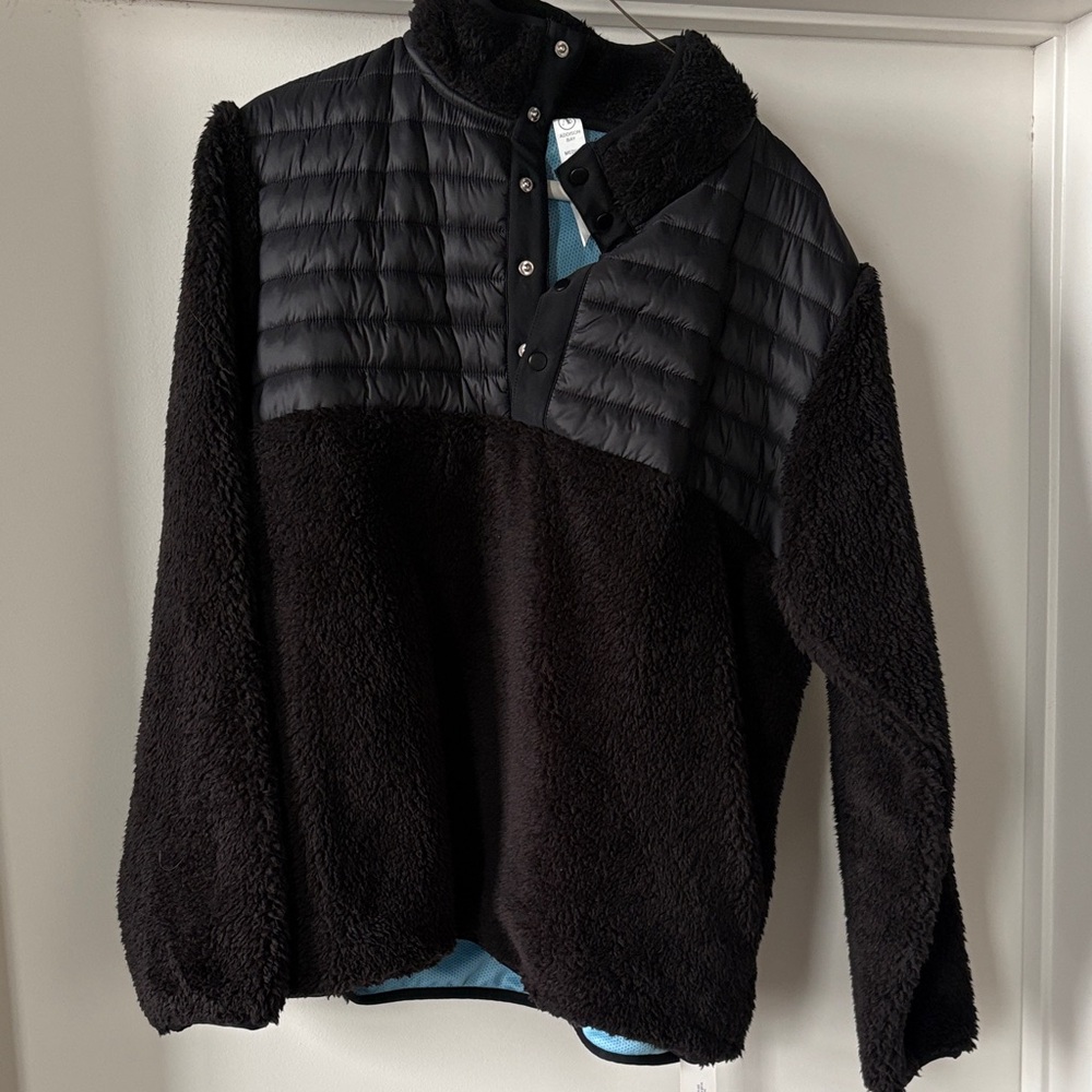 Addison Bay Black and Blue Fleece Pullover